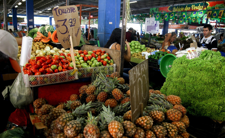 Alta no preço da comida dificulta alimentação saudável para o brasileiro